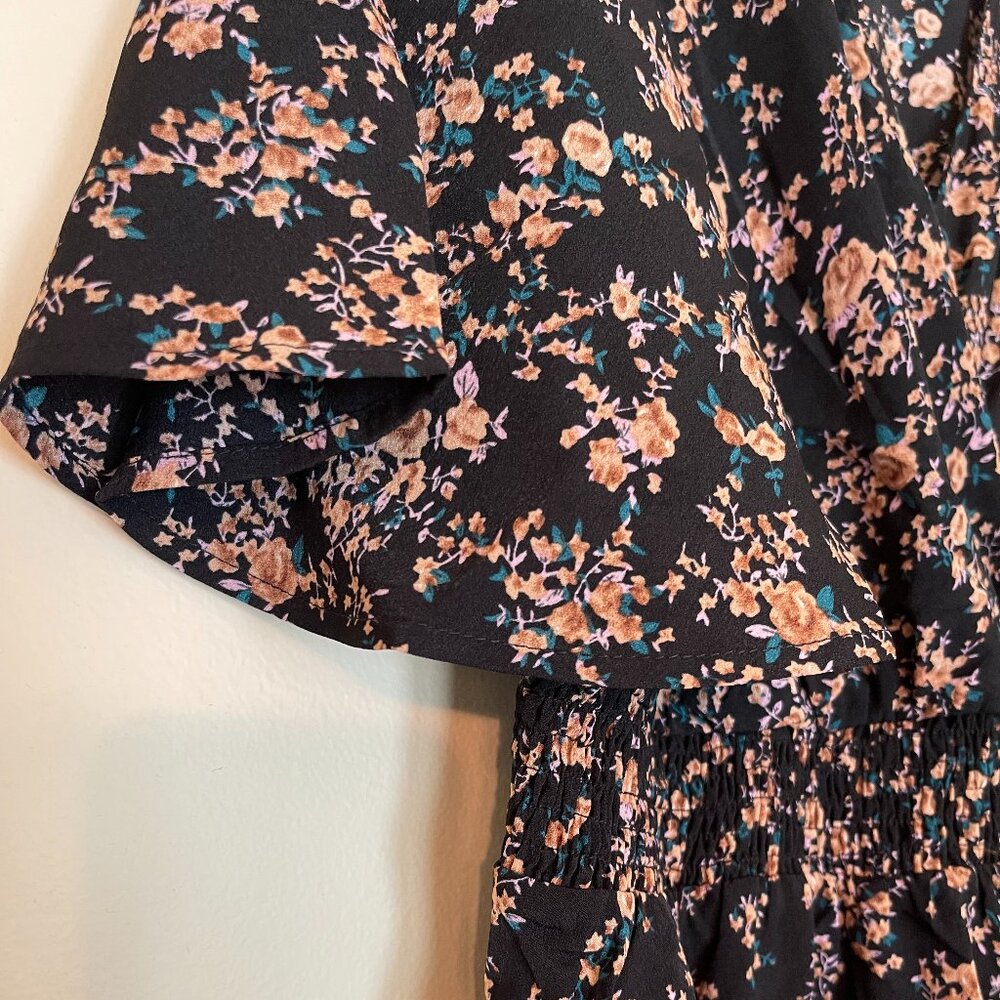 Boho Chic Flutter Sleeve Dress - Picture 3 of 5